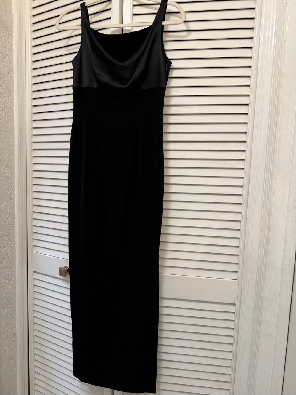 Tahari black evening gown size 4
